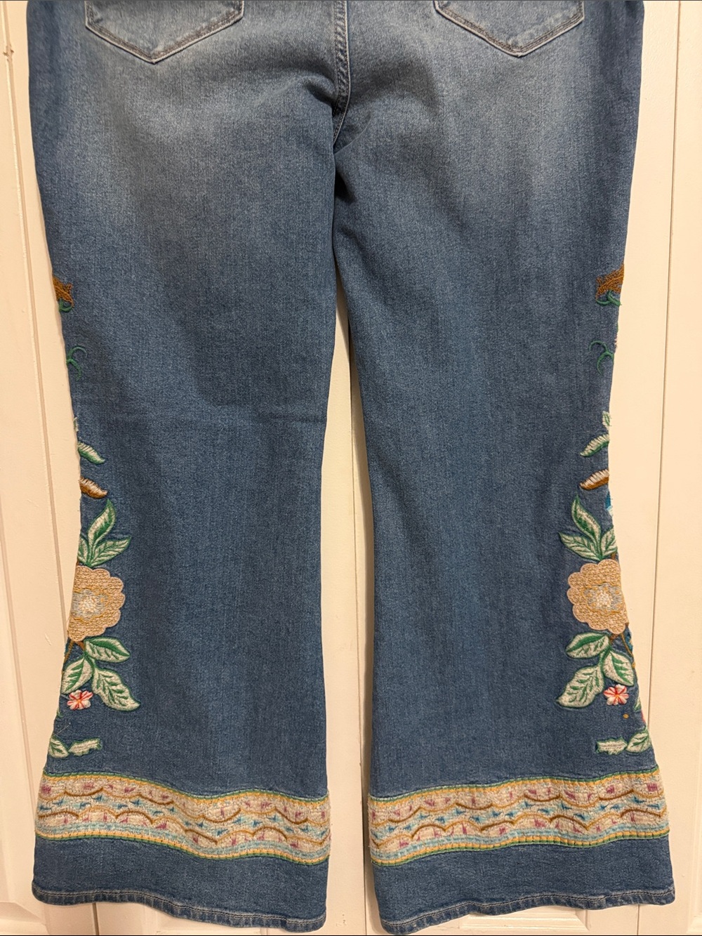 NWT Driftwood Embroidered Floral Bootcut Jeans - Blue - Picture 4 of 5